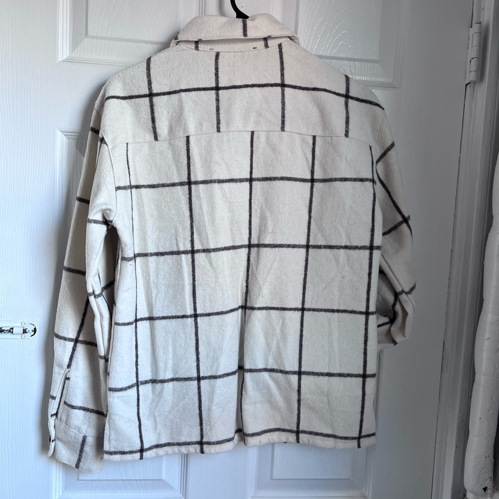 Nwt Shacket - image 3